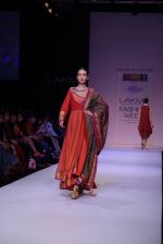 Model walk the ramp for Shruti Sancheti show at LFW 2013 Day 4 in Grand Haytt, Mumbai on 26th Aug 2013 (82).JPG